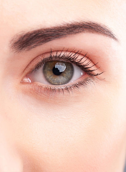 Réussir la tendance minimaliste : yeux illuminés naturellement !